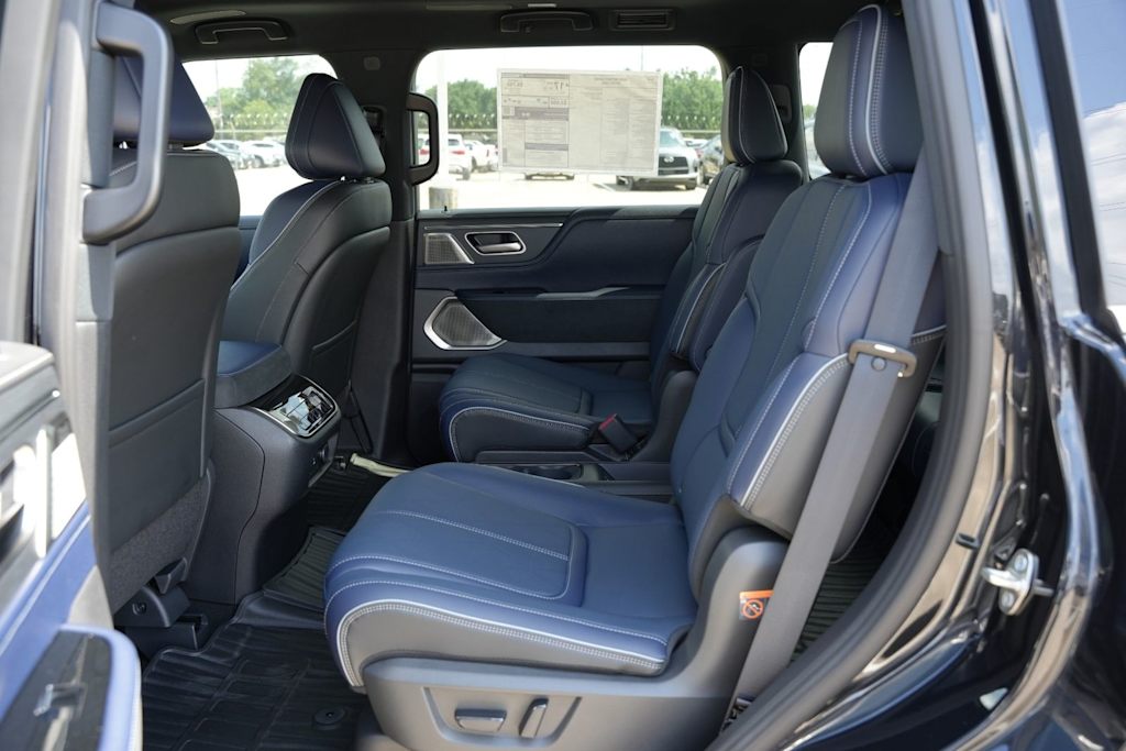 Thumbnail: 2026 INFINITI QX80 - 13