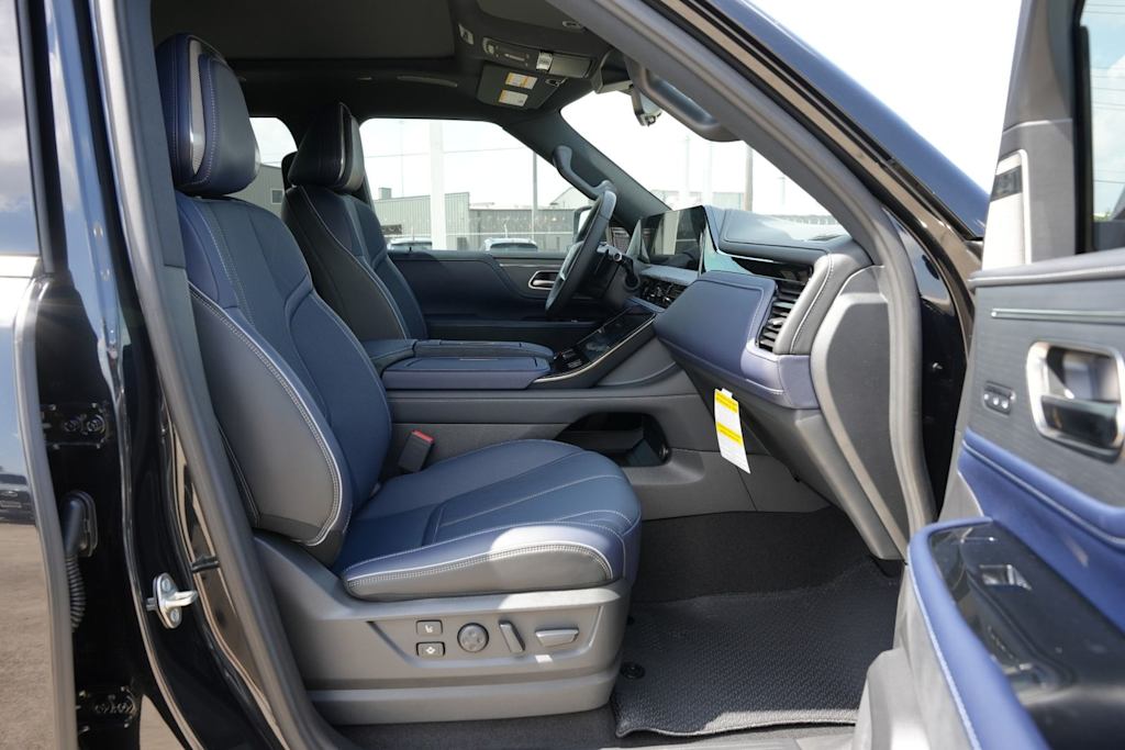 Thumbnail: 2026 INFINITI QX80 - 12