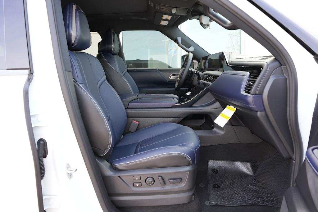Thumbnail: 2026 INFINITI QX80 - 10