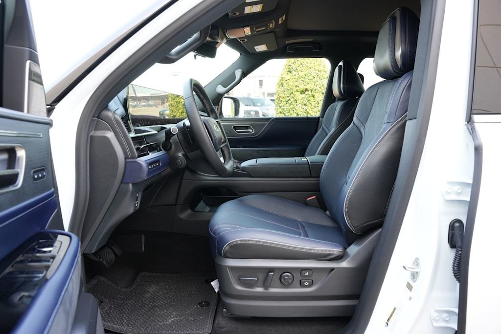 Thumbnail: 2026 INFINITI QX80 - 9