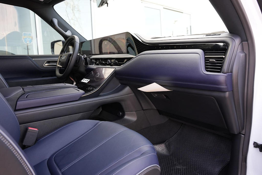 Thumbnail: 2026 INFINITI QX80 - 13