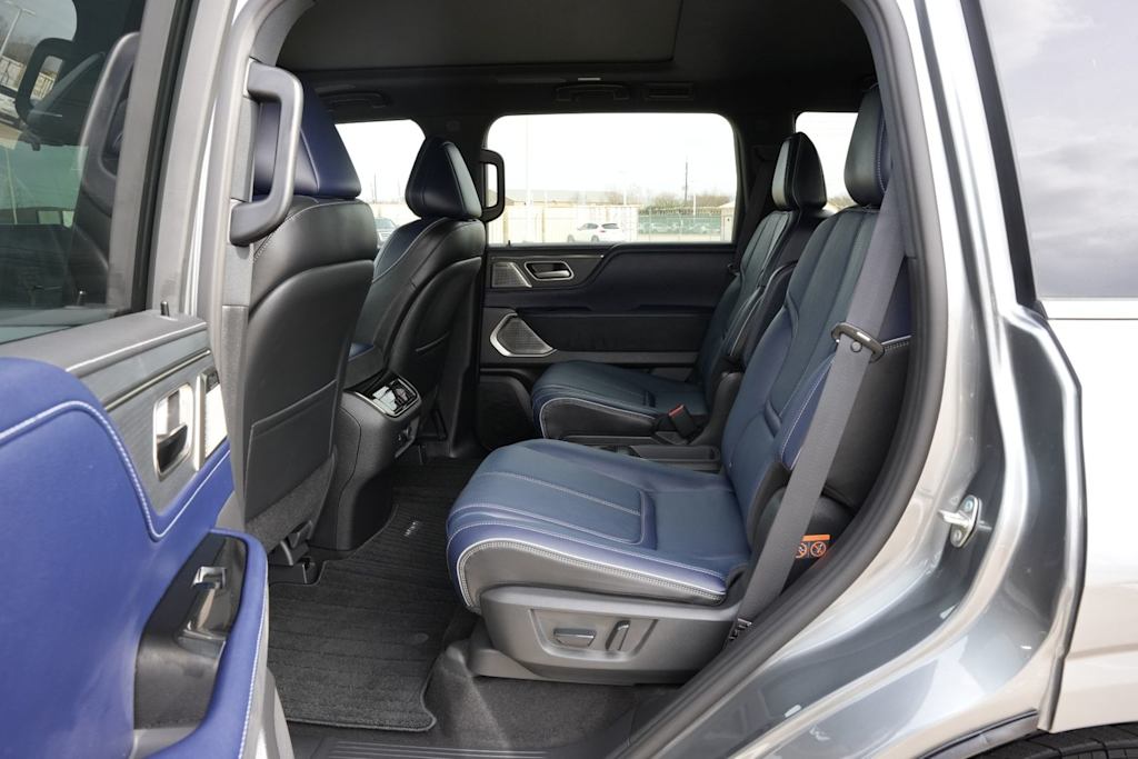 Thumbnail: 2026 INFINITI QX80 - 11