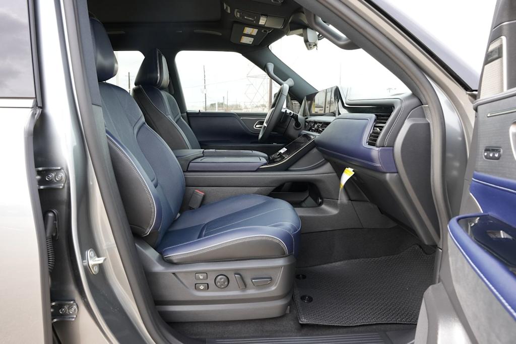 Thumbnail: 2026 INFINITI QX80 - 26