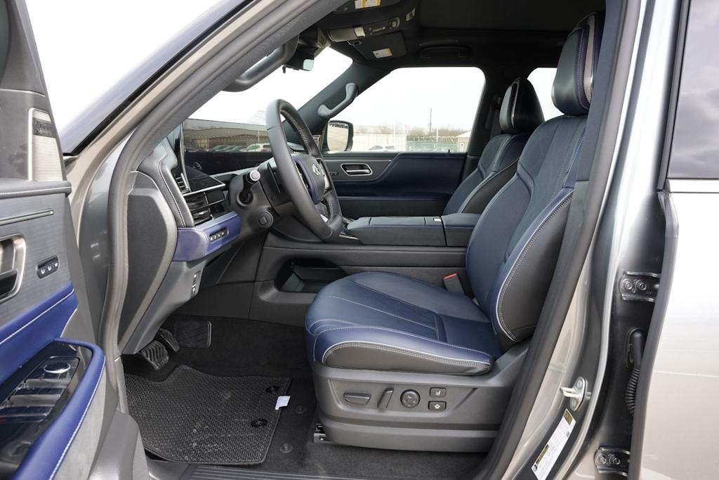 Thumbnail: 2026 INFINITI QX80 - 10