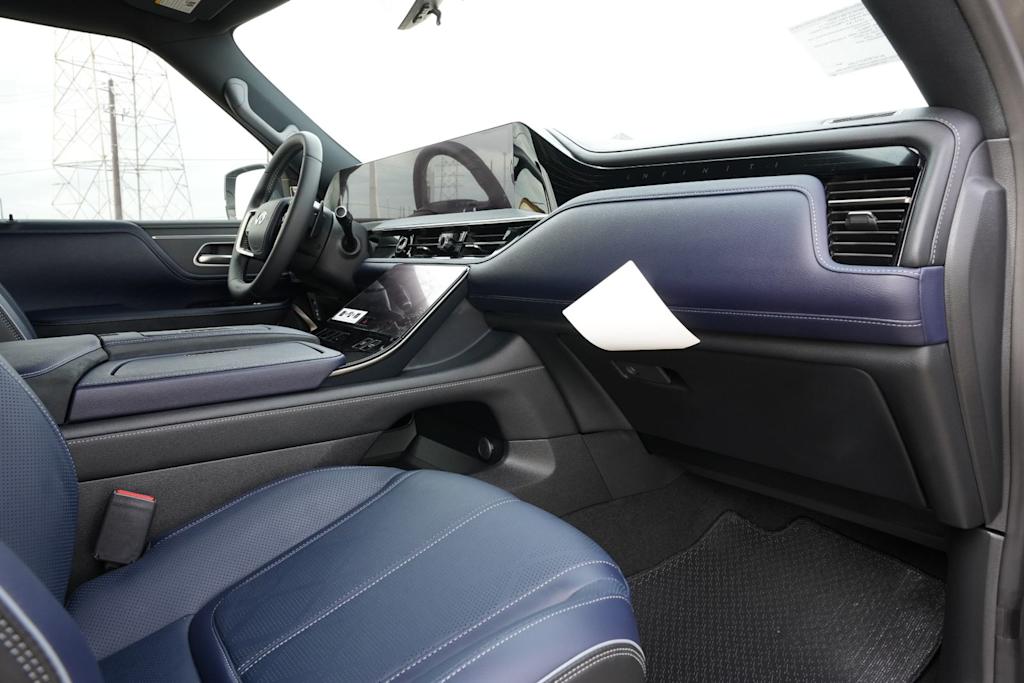 Thumbnail: 2026 INFINITI QX80 - 13