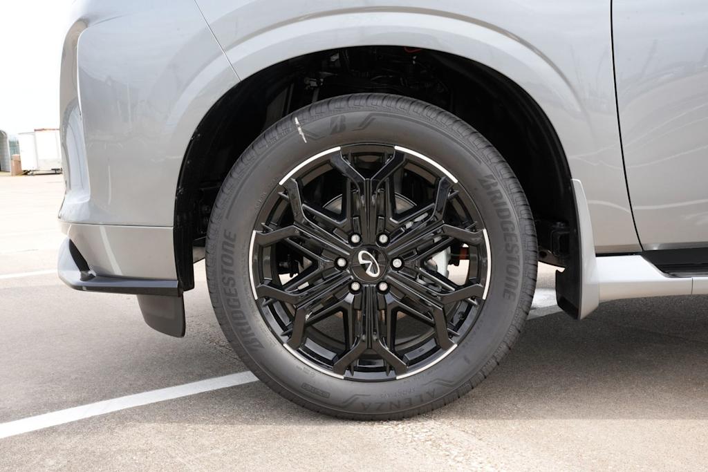 Thumbnail: 2026 INFINITI QX80 - 7