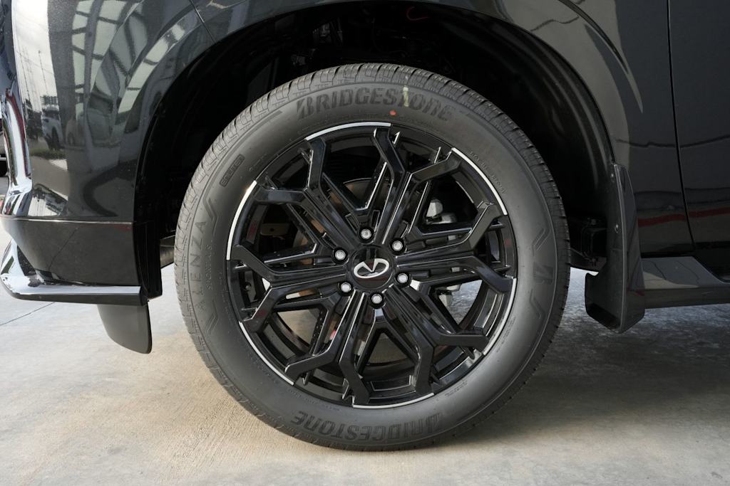 Thumbnail: 2026 INFINITI QX80 - 6