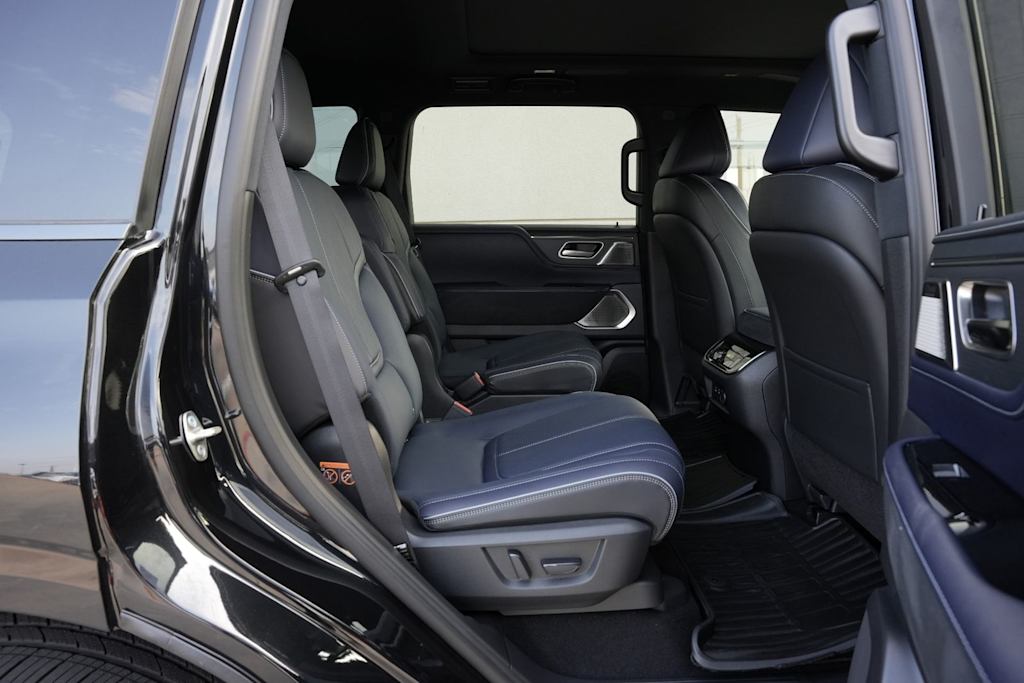 Thumbnail: 2026 INFINITI QX80 - 26