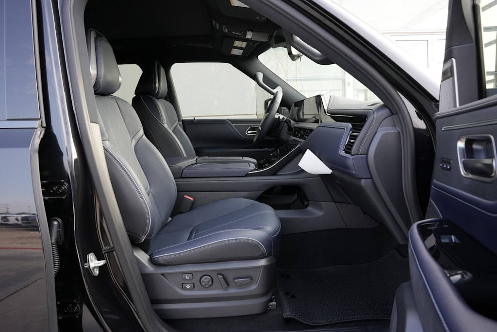 Thumbnail: 2026 INFINITI QX80 - 10