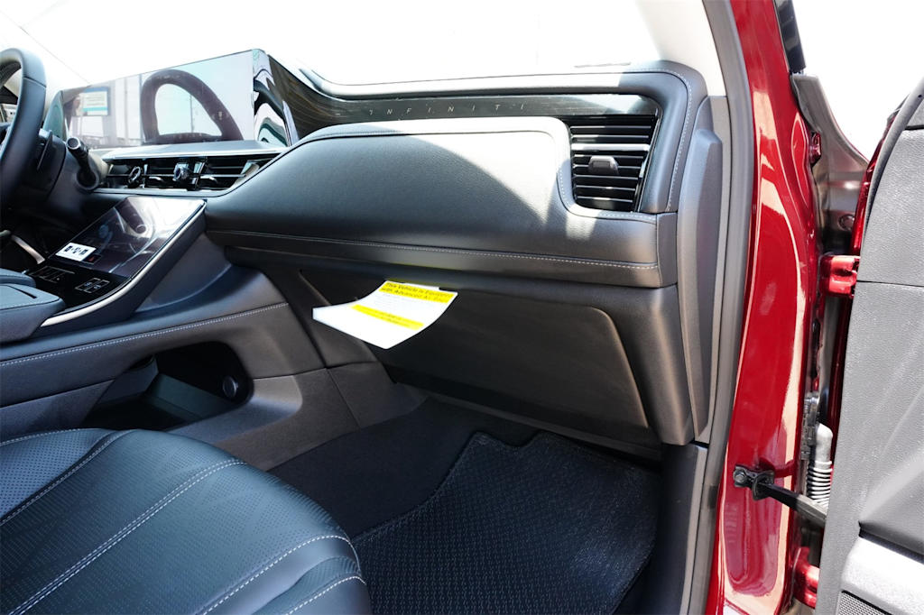 Thumbnail: 2025 INFINITI QX80 - 12