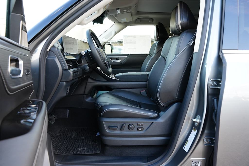 Thumbnail: 2025 INFINITI QX80 - 11