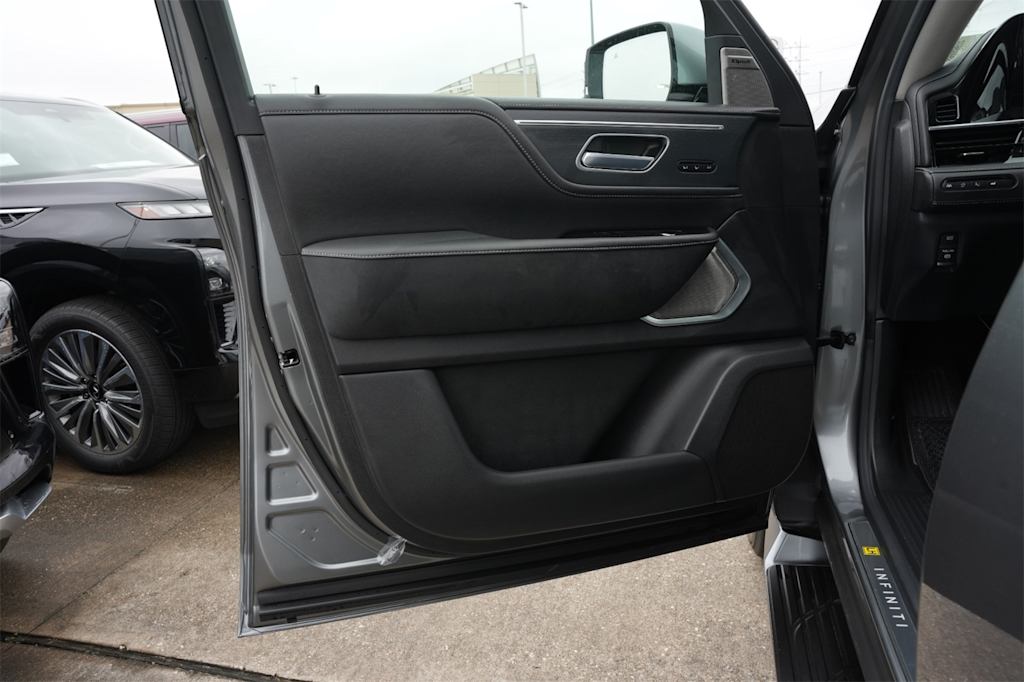 Thumbnail: 2025 INFINITI QX80 - 25