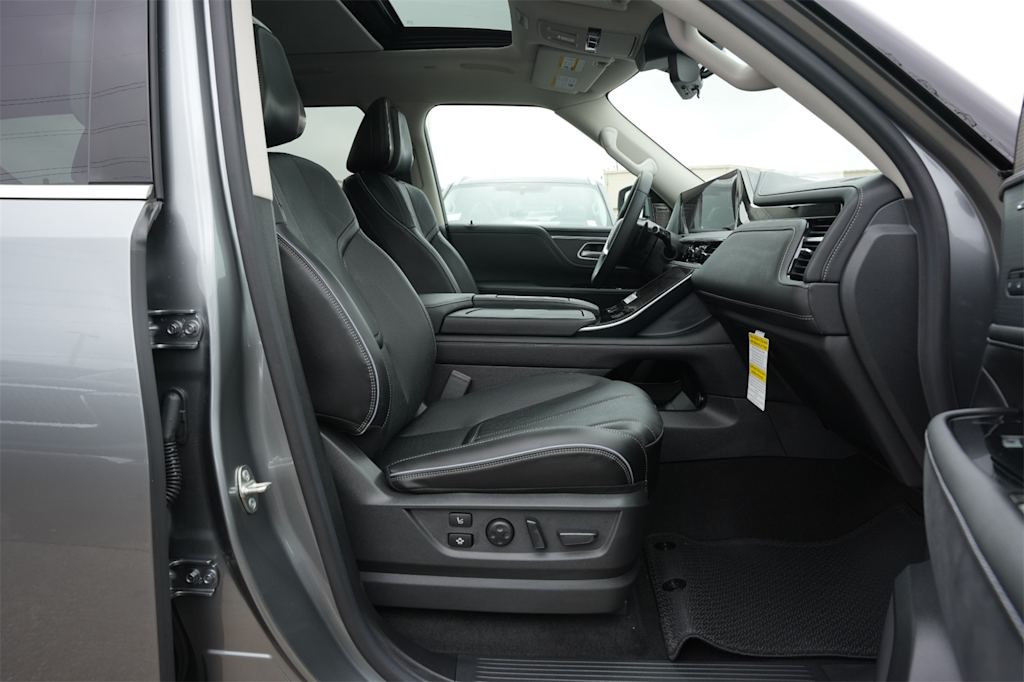 Thumbnail: 2025 INFINITI QX80 - 12