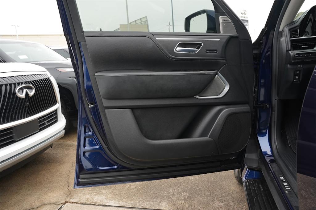 Thumbnail: 2025 INFINITI QX80 - 25