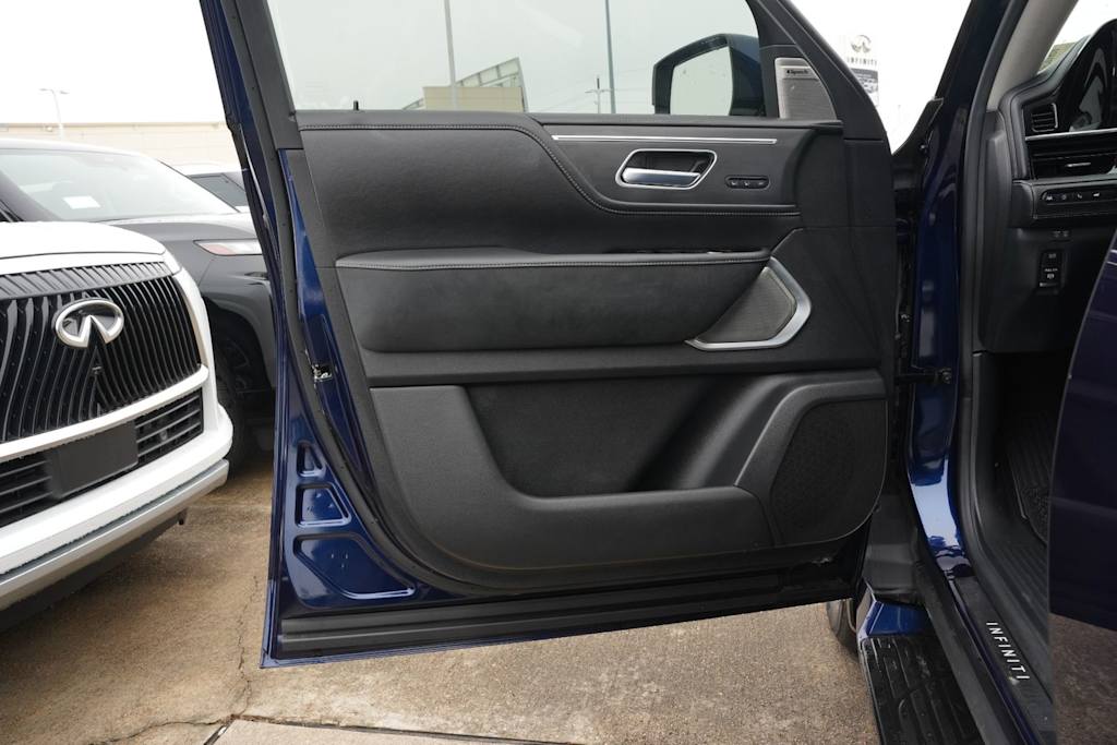 Thumbnail: 2025 INFINITI QX80 - 25