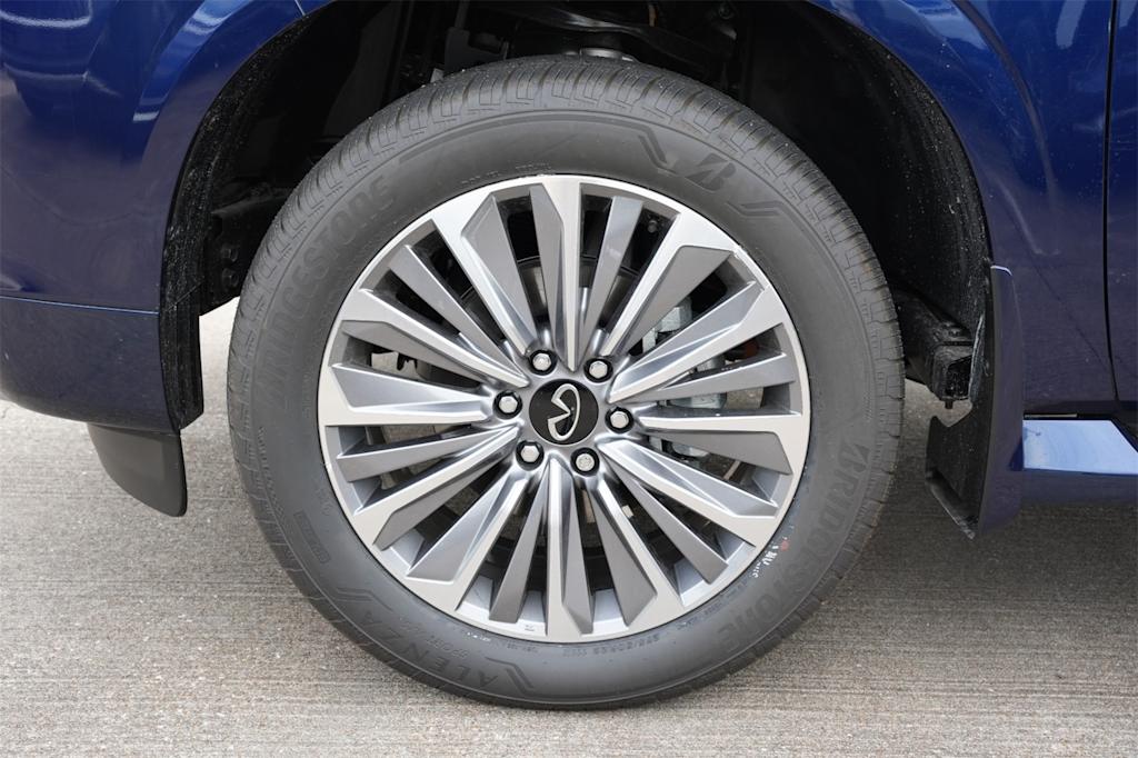 Thumbnail: 2025 INFINITI QX80 - 8