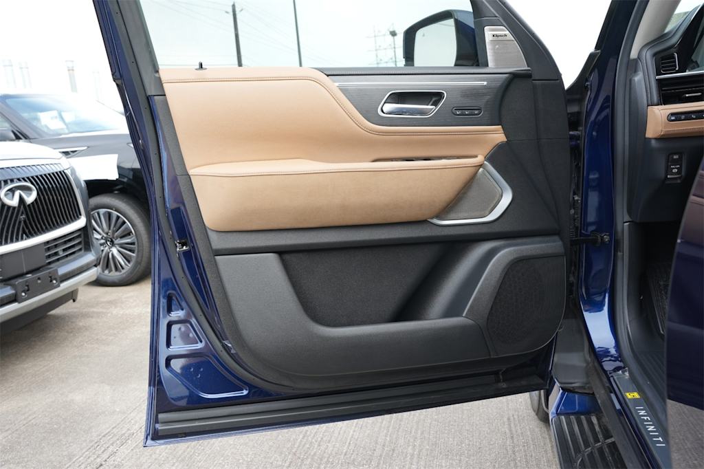 Thumbnail: 2025 INFINITI QX80 - 25