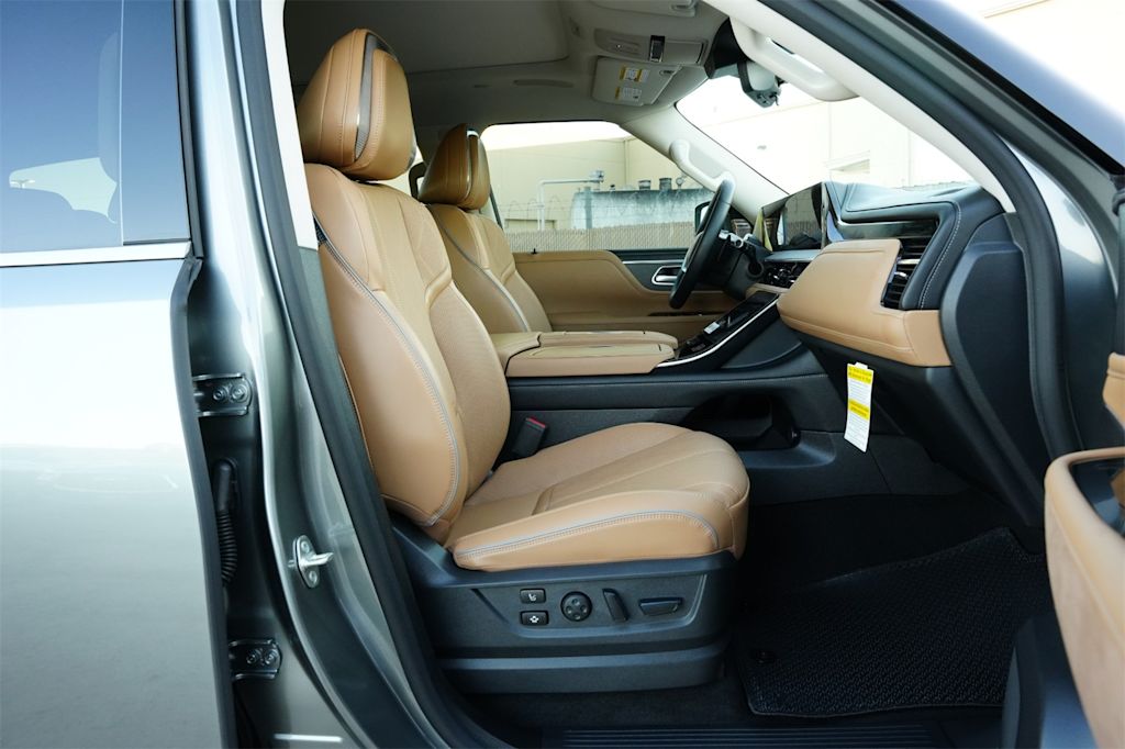 Thumbnail: 2025 INFINITI QX80 - 12