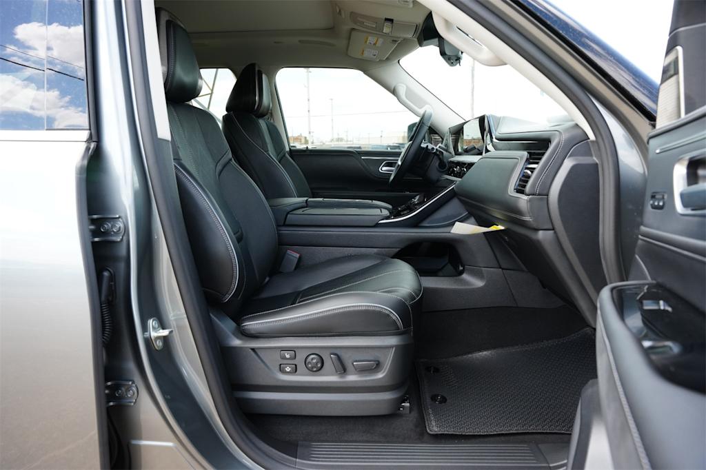 Thumbnail: 2025 INFINITI QX80 - 28