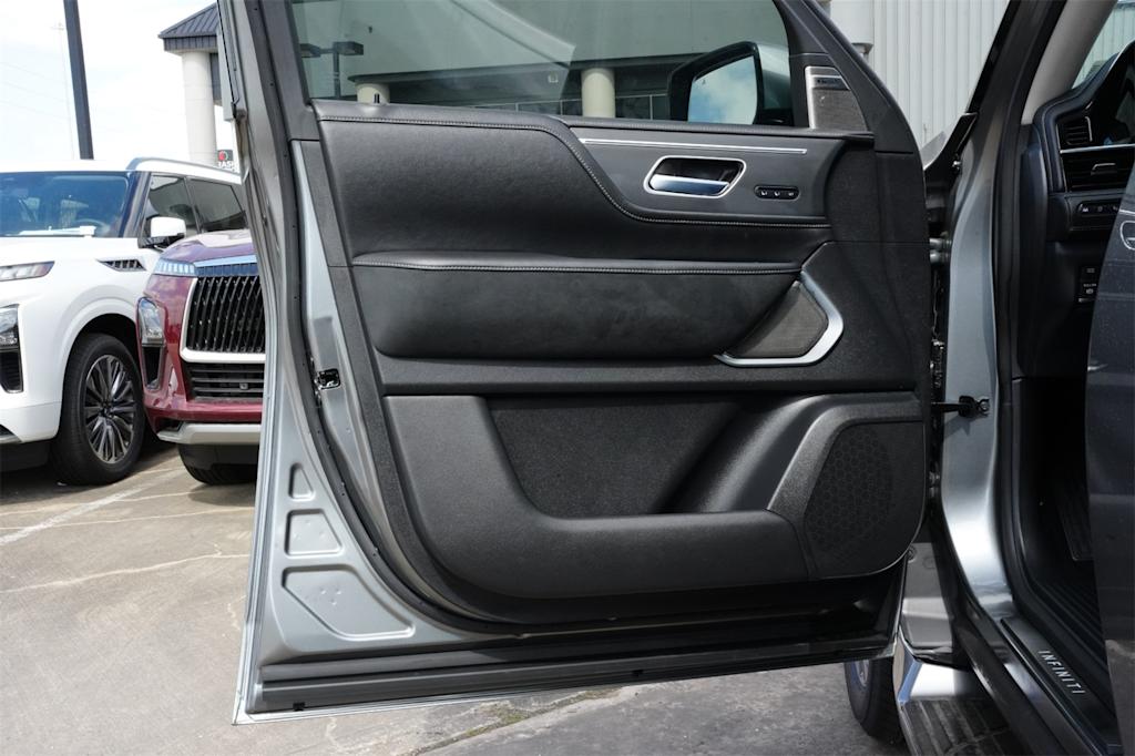 Thumbnail: 2025 INFINITI QX80 - 25