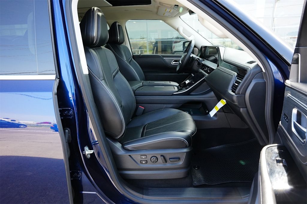 Thumbnail: 2025 INFINITI QX80 - 12