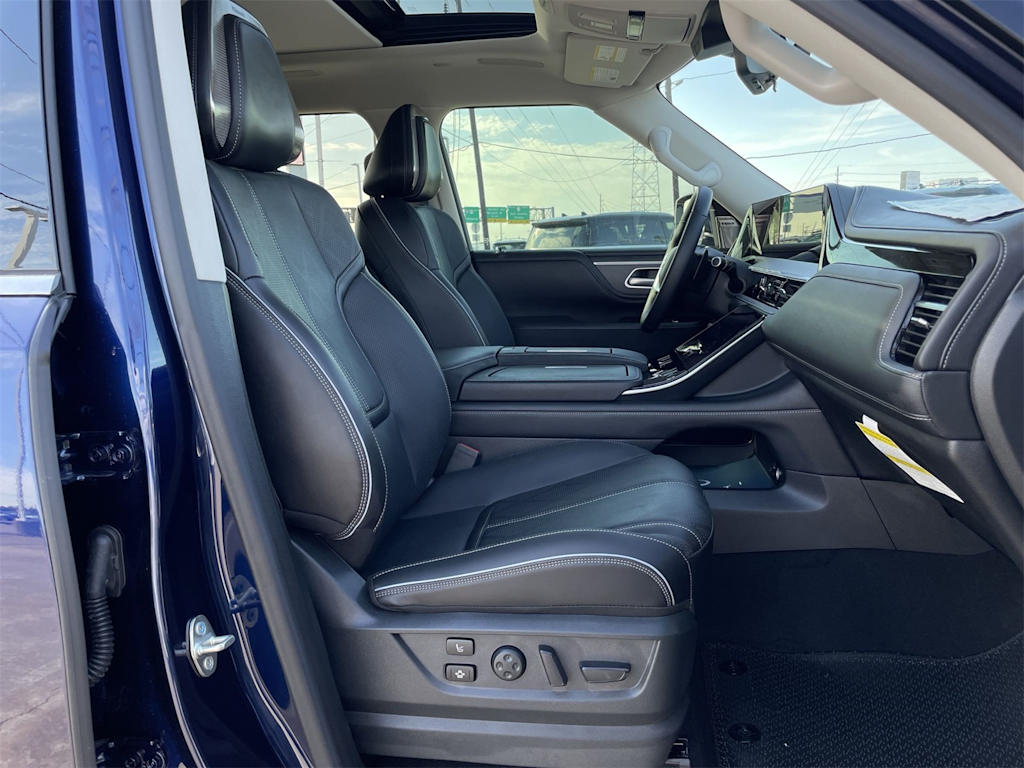 Thumbnail: 2025 INFINITI QX80 - 12