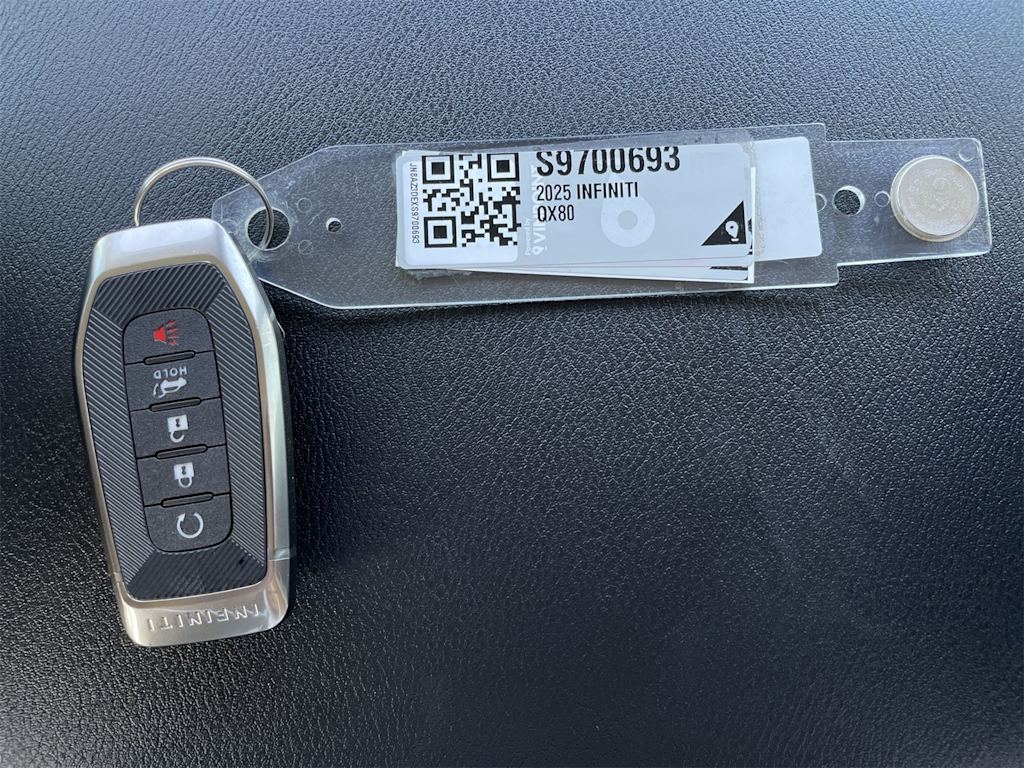 Thumbnail: 2025 INFINITI QX80 - 18