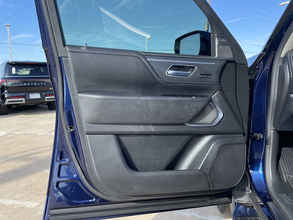 Thumbnail: 2025 INFINITI QX80 - 25