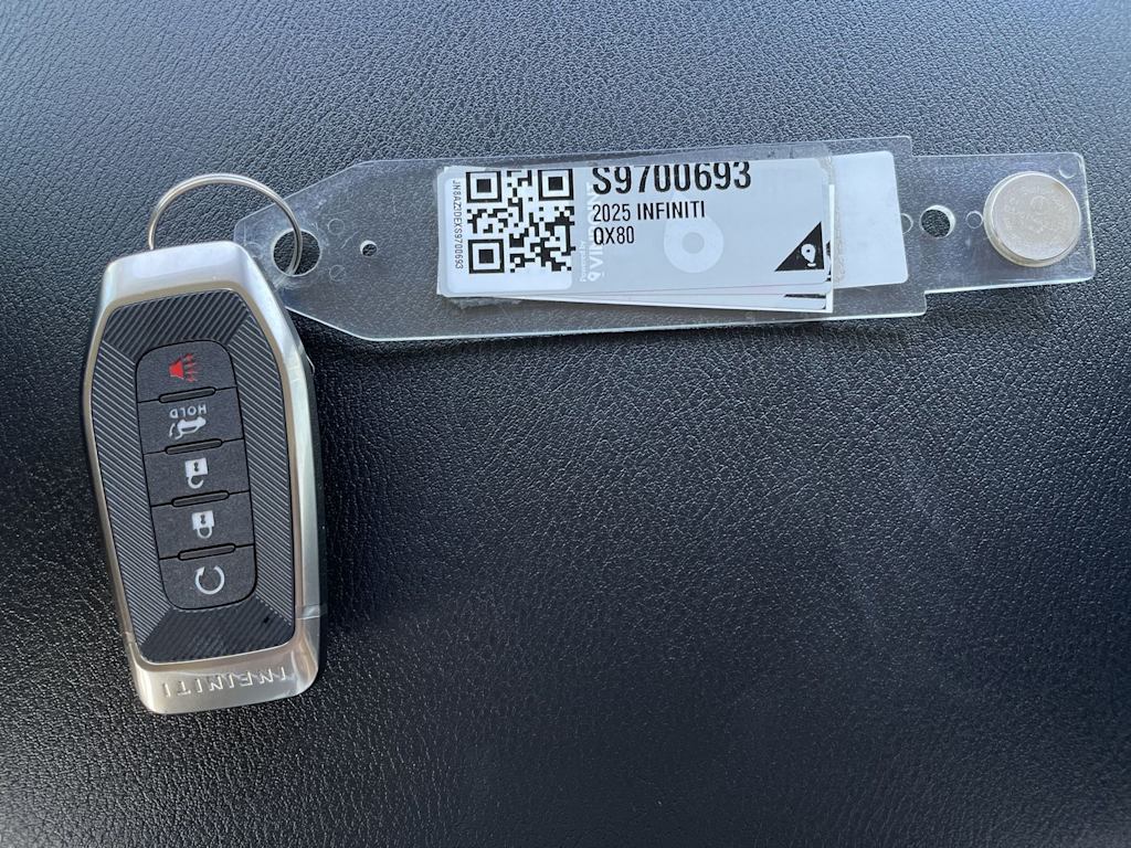 Thumbnail: 2025 INFINITI QX80 - 18