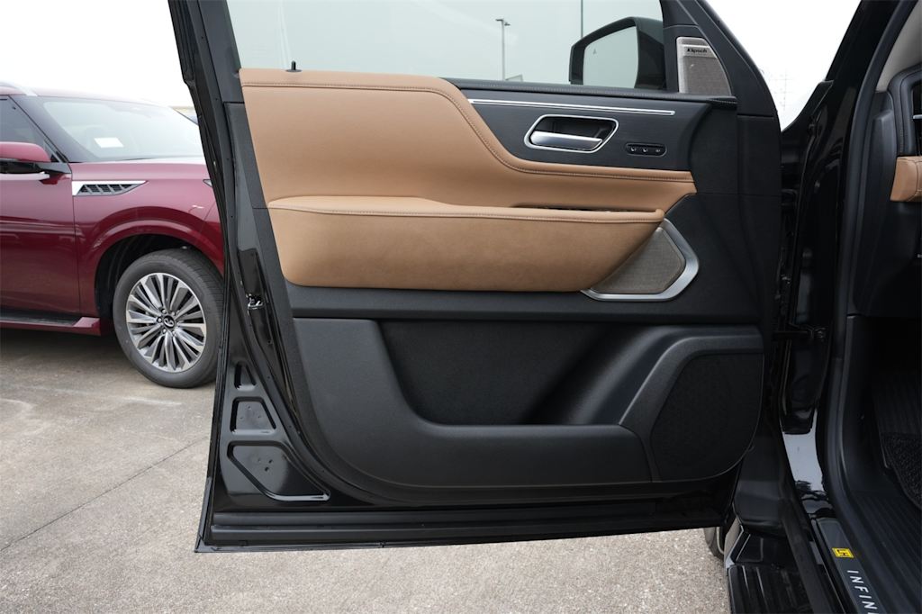 Thumbnail: 2025 INFINITI QX80 - 25