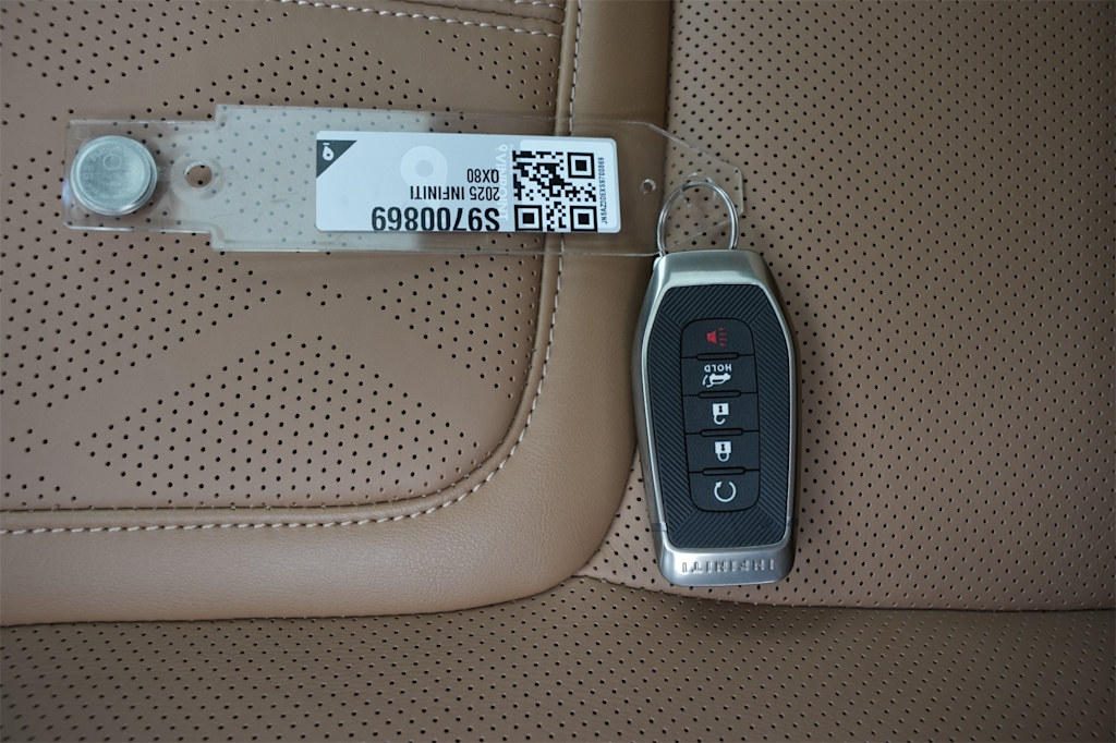 Thumbnail: 2025 INFINITI QX80 - 16