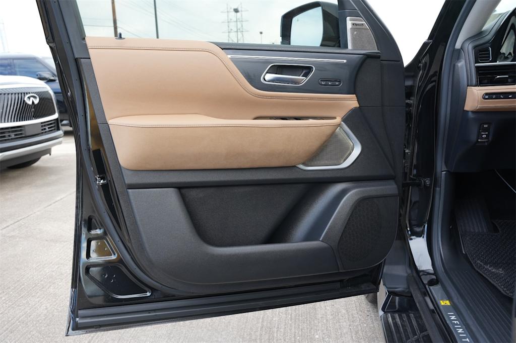 Thumbnail: 2025 INFINITI QX80 - 25