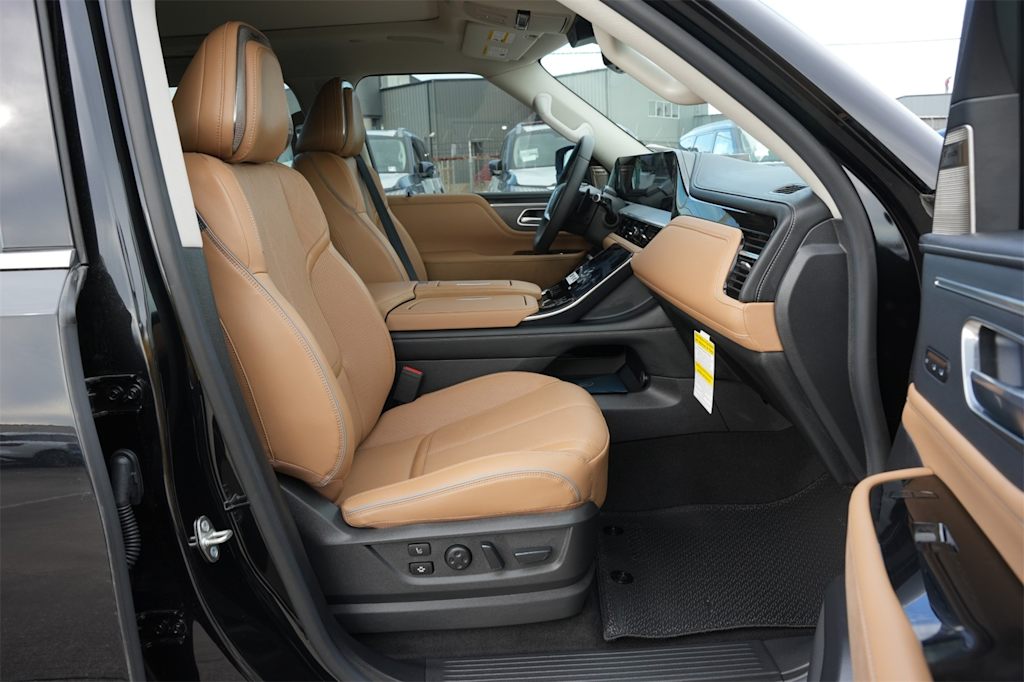 Thumbnail: 2025 INFINITI QX80 - 10