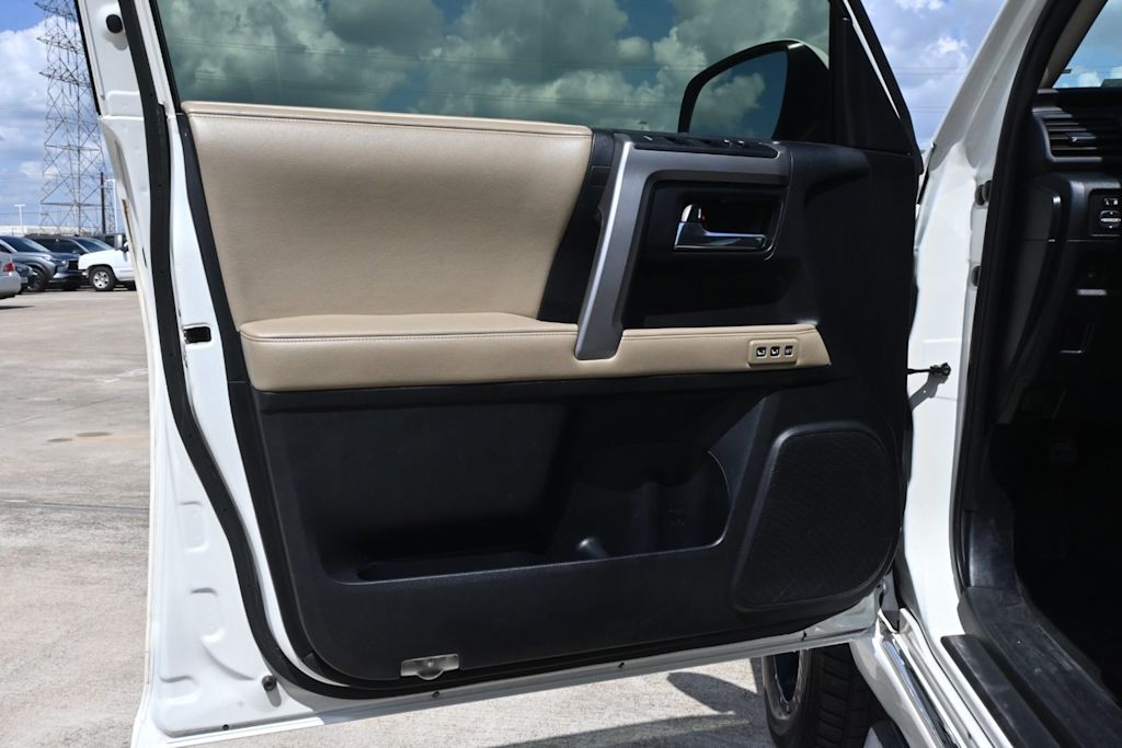 Thumbnail: 2014 Toyota 4Runner - 24