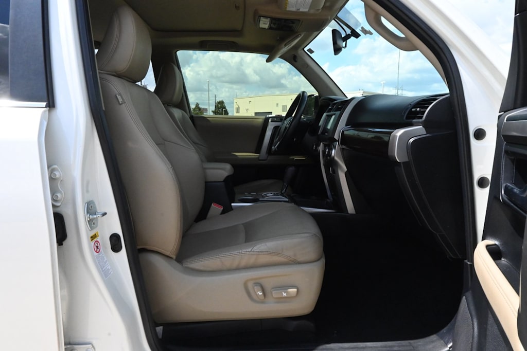 Thumbnail: 2014 Toyota 4Runner - 27