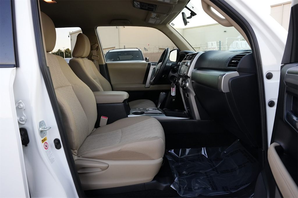 Thumbnail: 2016 Toyota 4Runner - 12