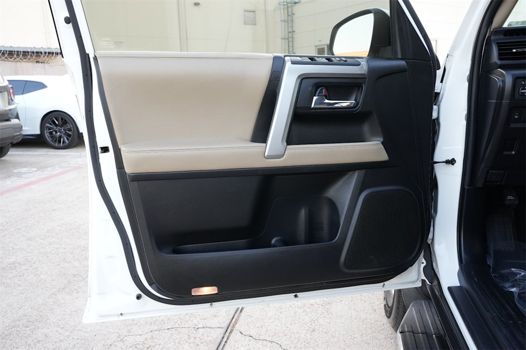 Thumbnail: 2016 Toyota 4Runner - 26