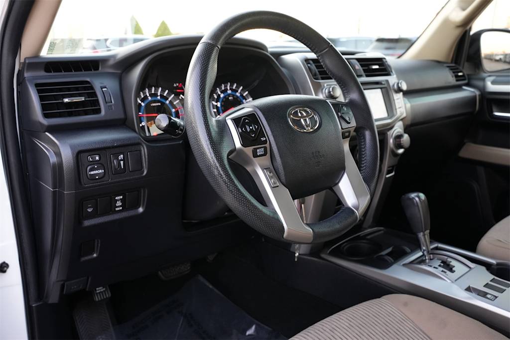 Thumbnail: 2016 Toyota 4Runner - 25