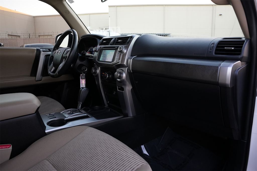 Thumbnail: 2016 Toyota 4Runner - 28