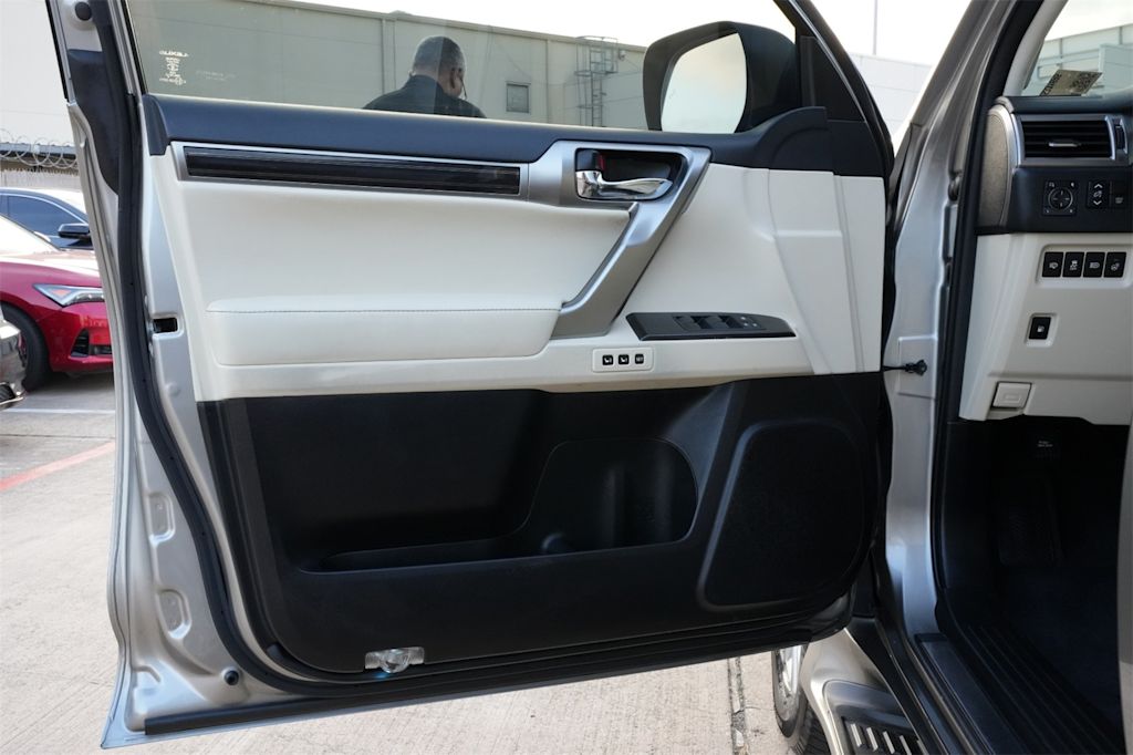 Thumbnail: 2022 Lexus GX - 26