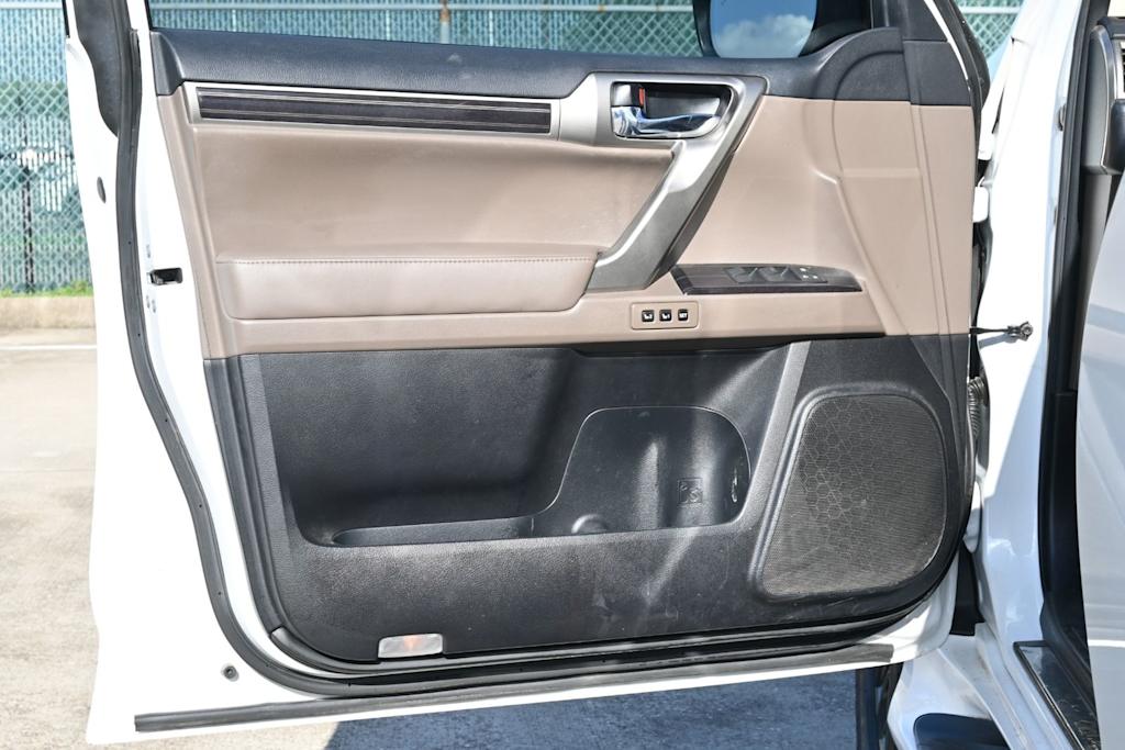 Thumbnail: 2021 Lexus GX - 25