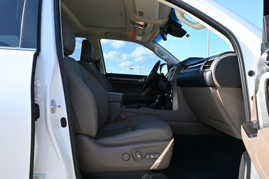 Thumbnail: 2021 Lexus GX - 10