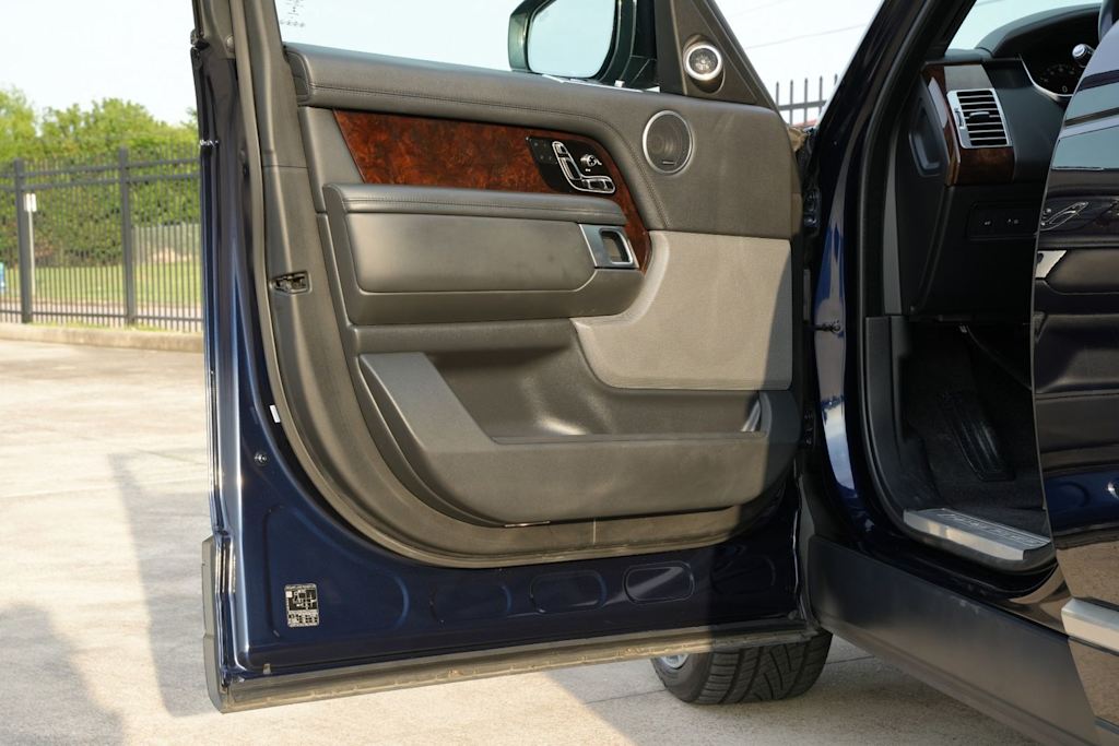 Thumbnail: 2020 Land Rover Range Rover - 22