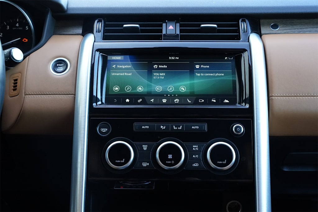 Thumbnail: 2017 Land Rover Discovery - 15