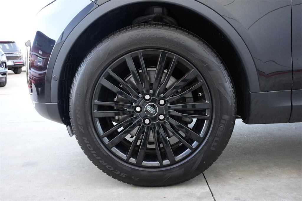 Thumbnail: 2017 Land Rover Discovery - 8