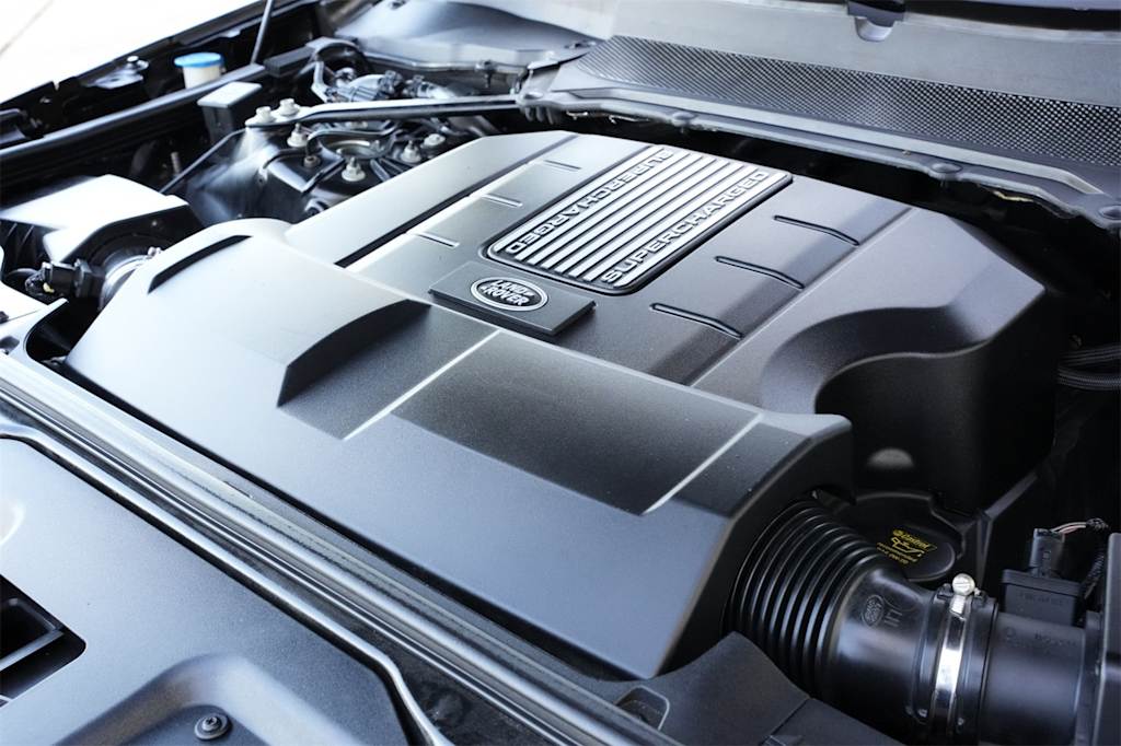 Thumbnail: 2017 Land Rover Discovery - 9