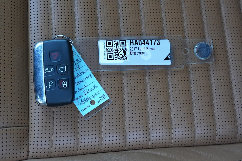 Thumbnail: 2017 Land Rover Discovery - 18