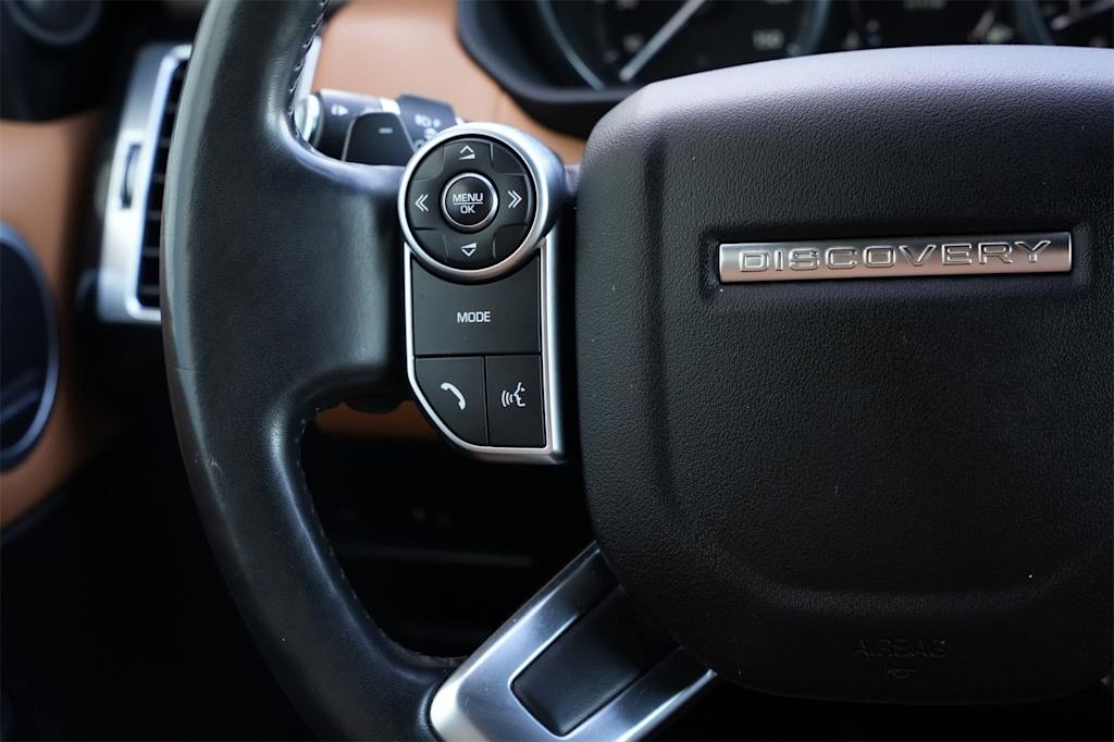 Thumbnail: 2017 Land Rover Discovery - 21