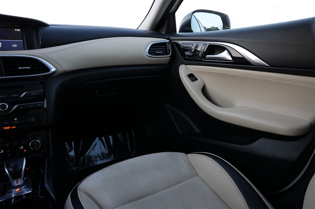 Thumbnail: 2019 INFINITI QX30 - 10