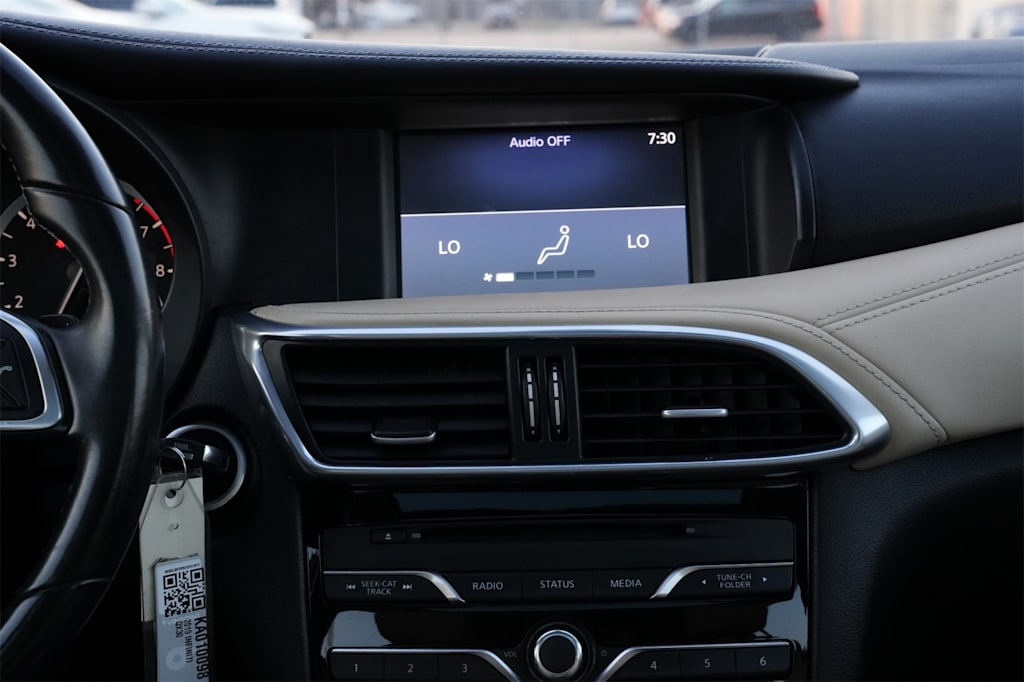 Thumbnail: 2019 INFINITI QX30 - 16